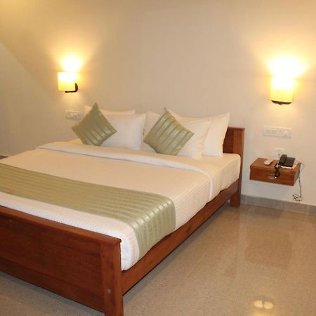 Vasathi Hotel Madikeri Exterior photo