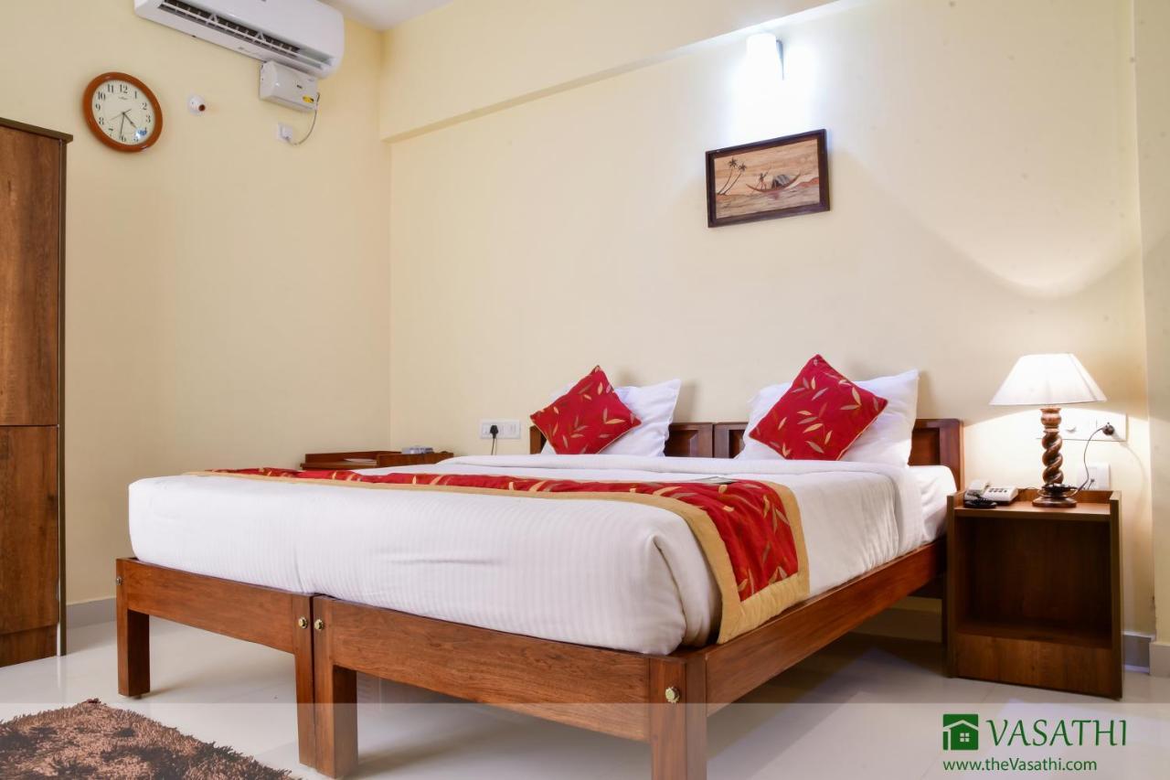 Vasathi Hotel Madikeri Exterior photo