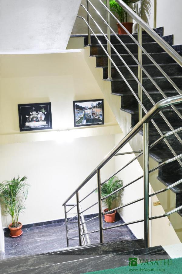 Vasathi Hotel Madikeri Exterior photo
