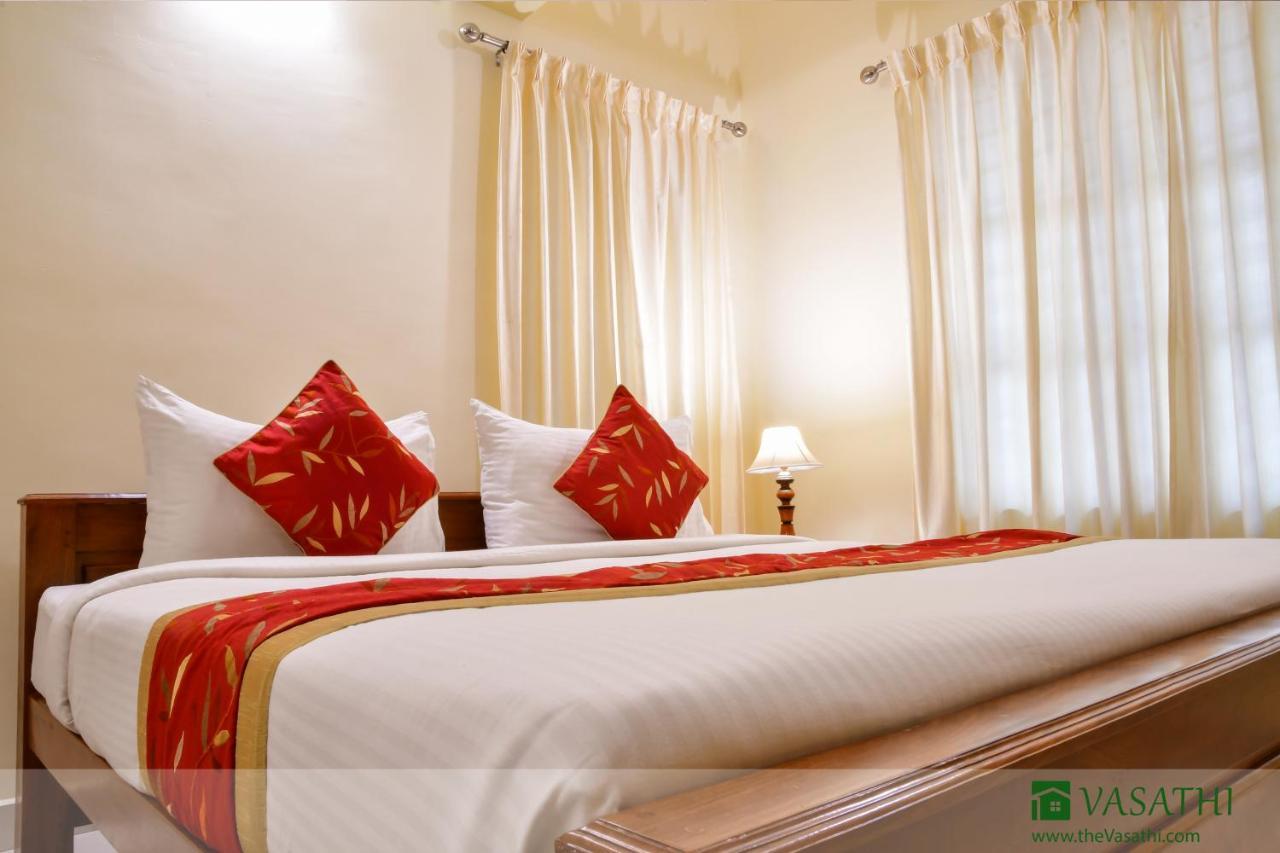 Vasathi Hotel Madikeri Exterior photo