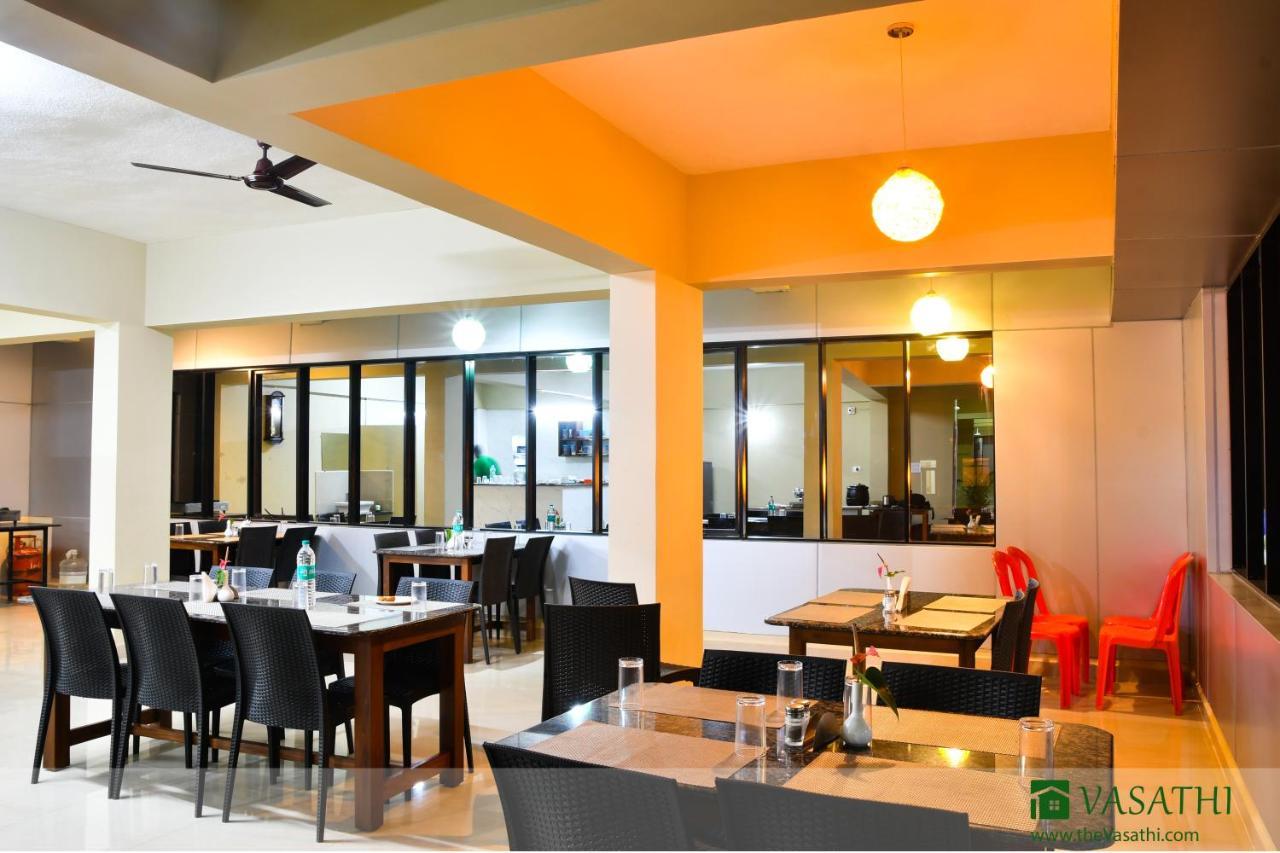 Vasathi Hotel Madikeri Exterior photo
