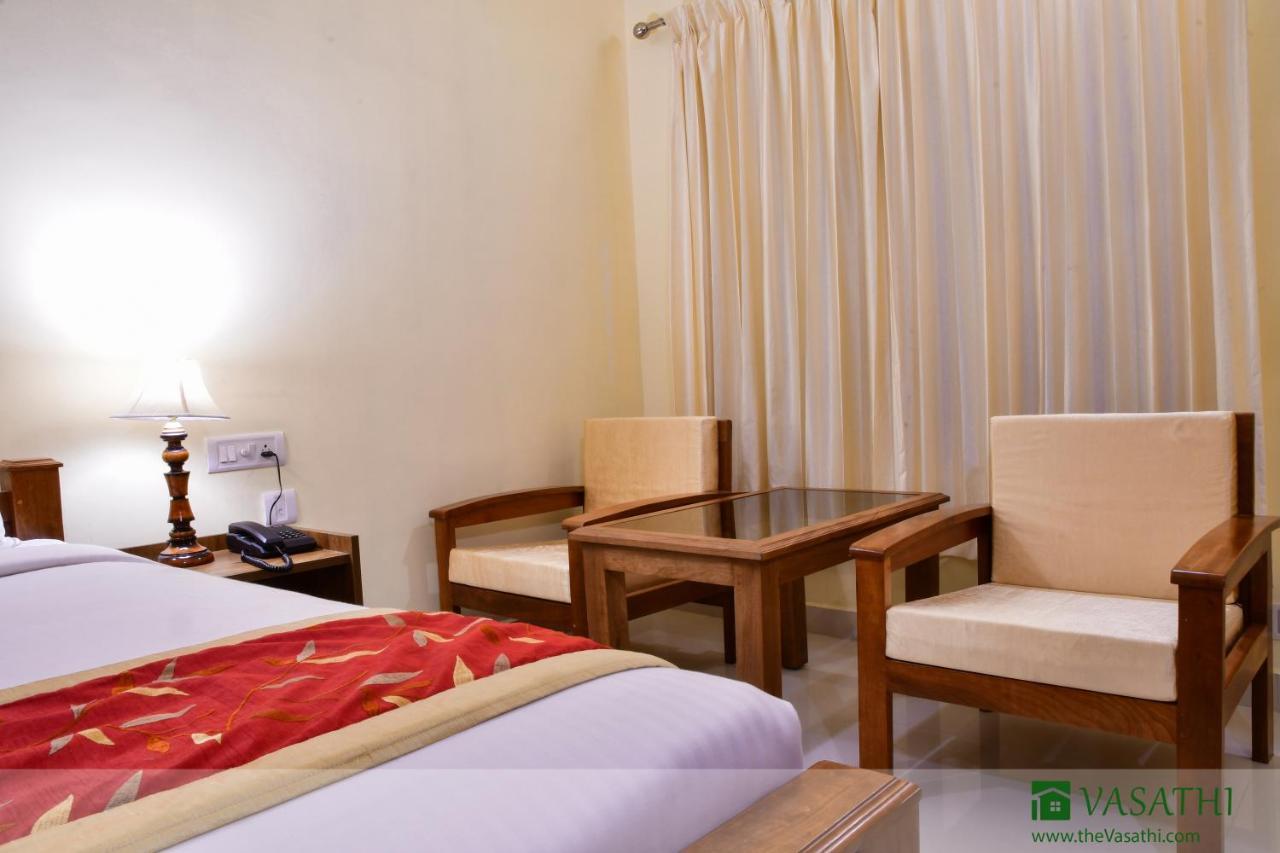 Vasathi Hotel Madikeri Exterior photo