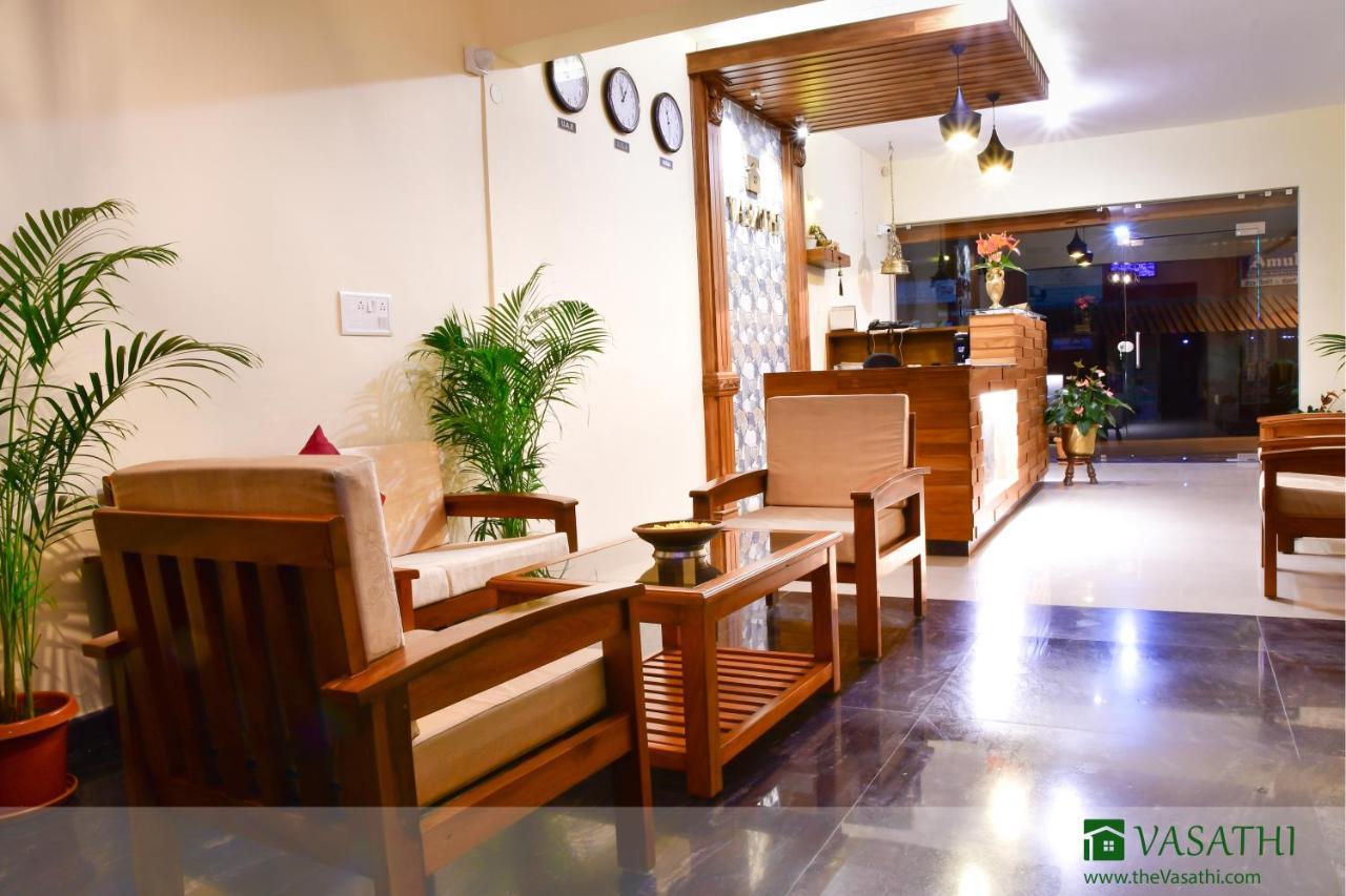 Vasathi Hotel Madikeri Exterior photo