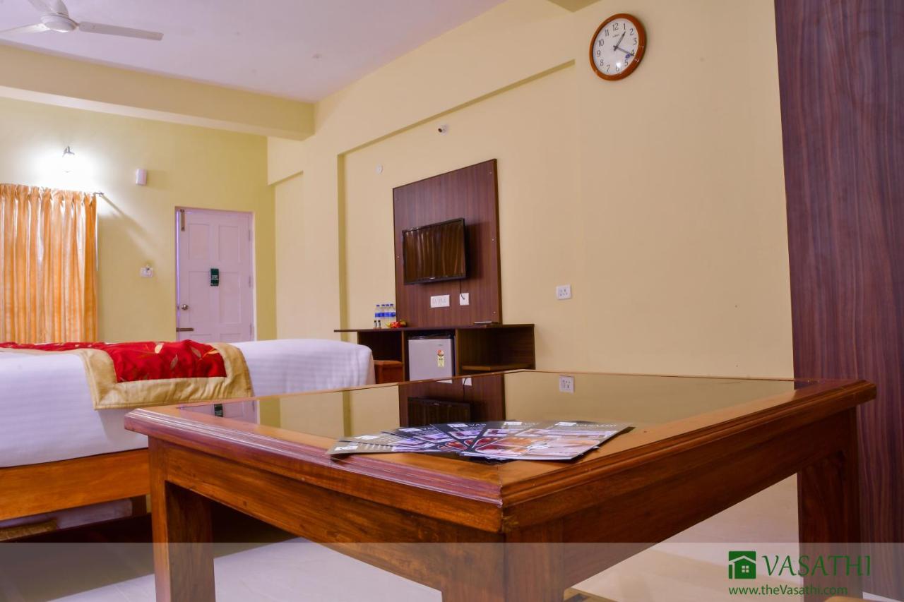 Vasathi Hotel Madikeri Exterior photo