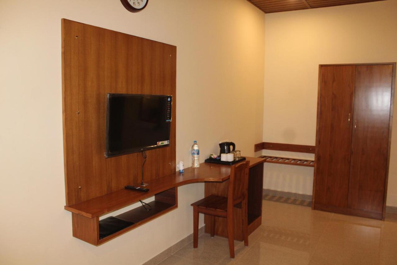 Vasathi Hotel Madikeri Exterior photo