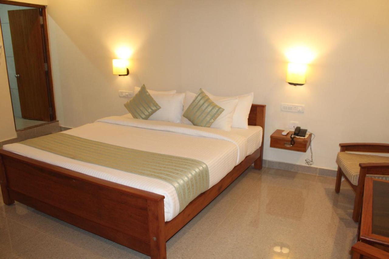 Vasathi Hotel Madikeri Exterior photo