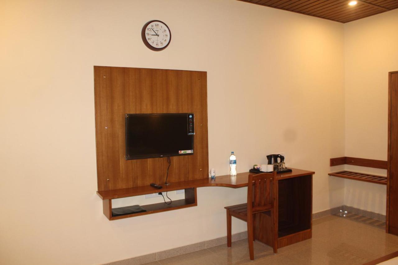 Vasathi Hotel Madikeri Exterior photo