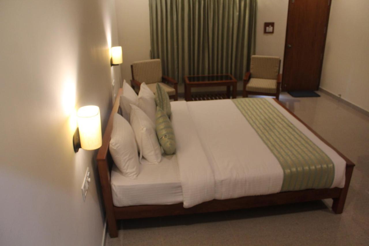 Vasathi Hotel Madikeri Exterior photo