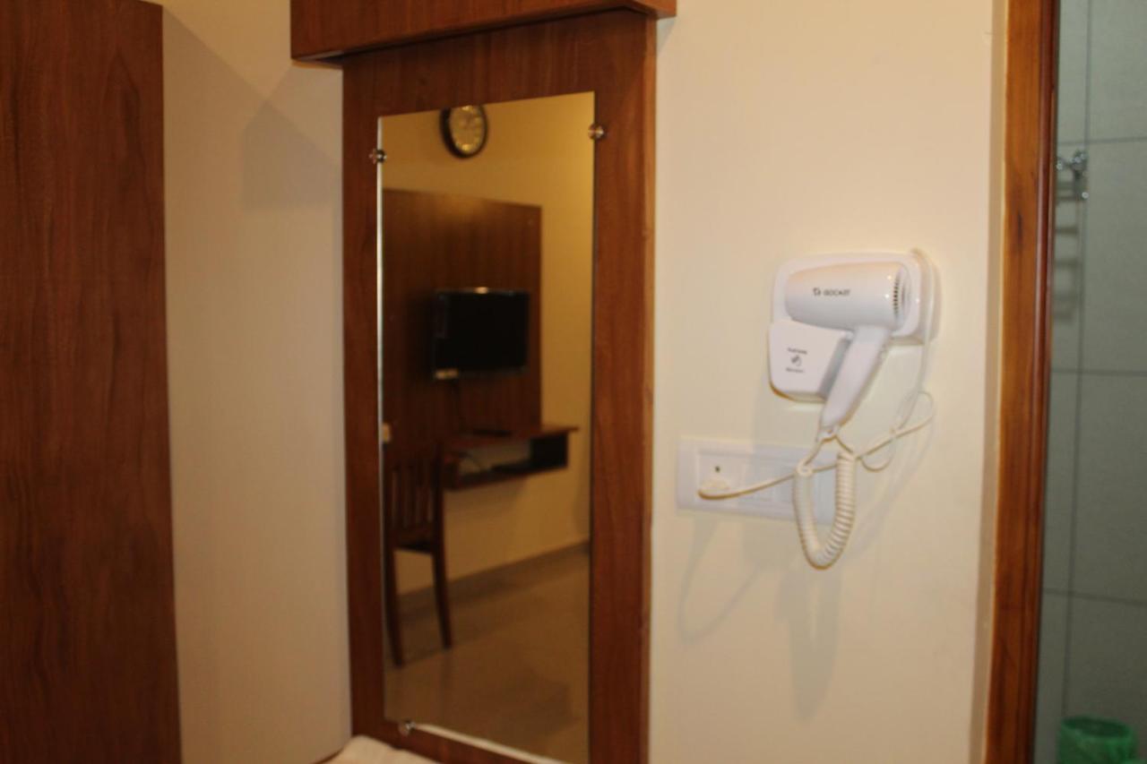 Vasathi Hotel Madikeri Exterior photo