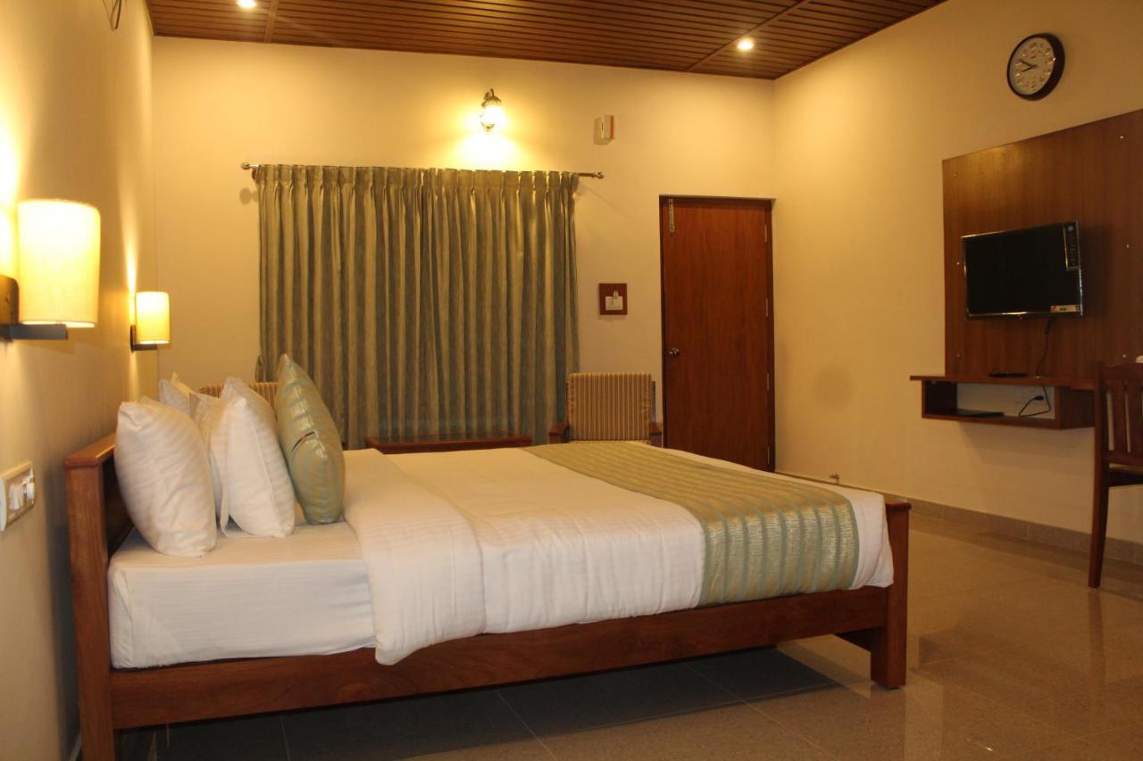 Vasathi Hotel Madikeri Exterior photo